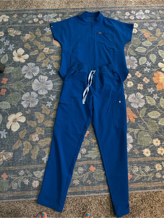 Figs Pants - Women’s Figs Royal Blue Scrub set size Small